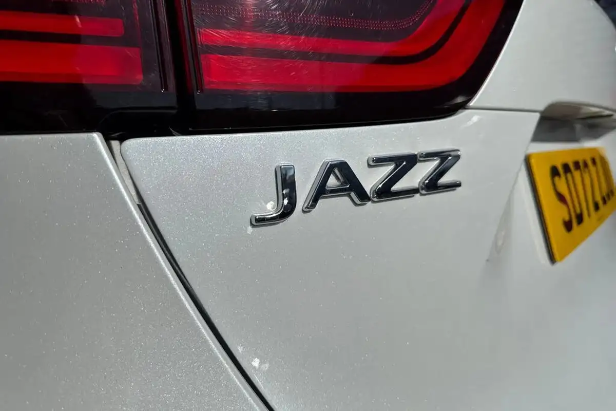 2023-honda-jazz-15-i-mmd-sr-big-38