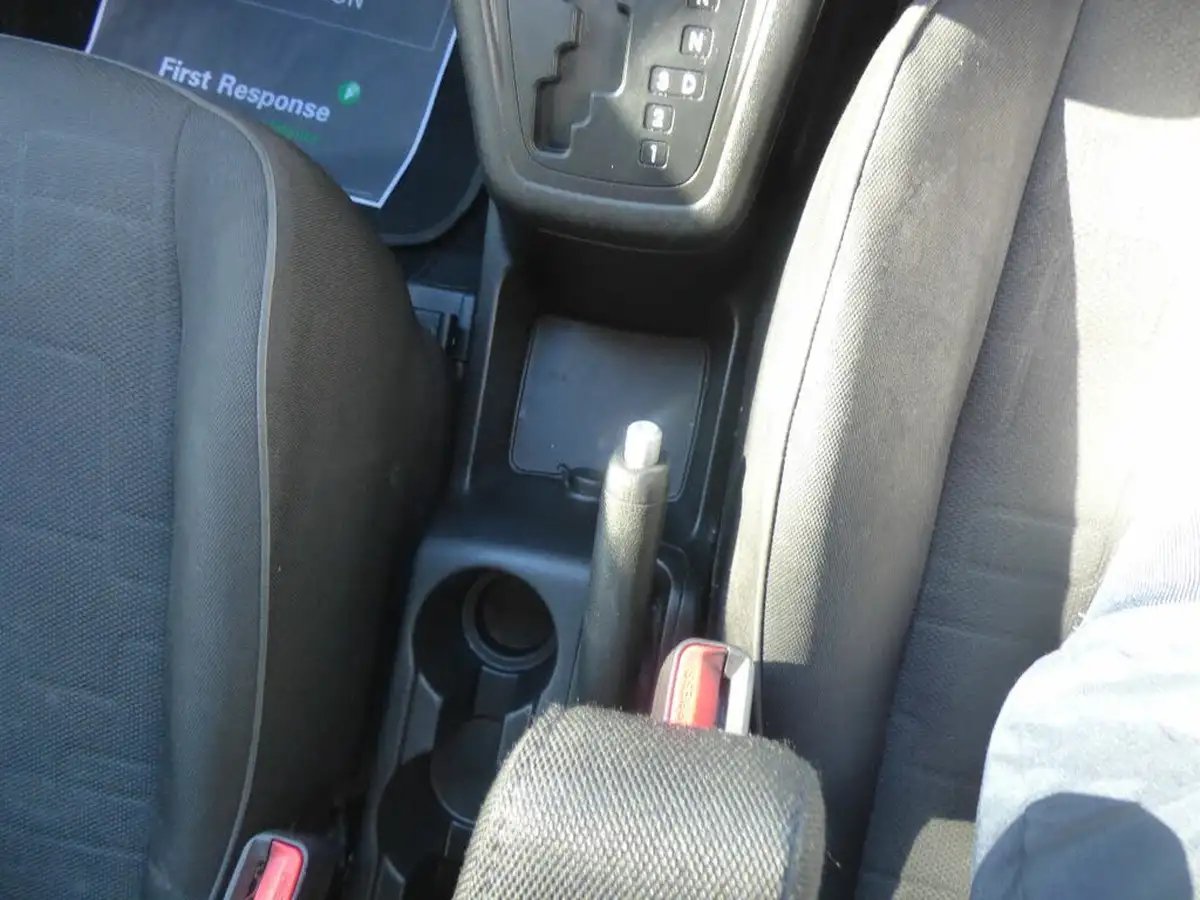 2012-kia-venga-16-2-big-23