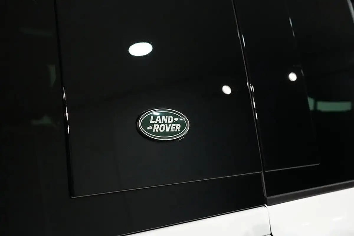2023-land-rover-110-defender-30-d300-x-dynamic-hse-big-16