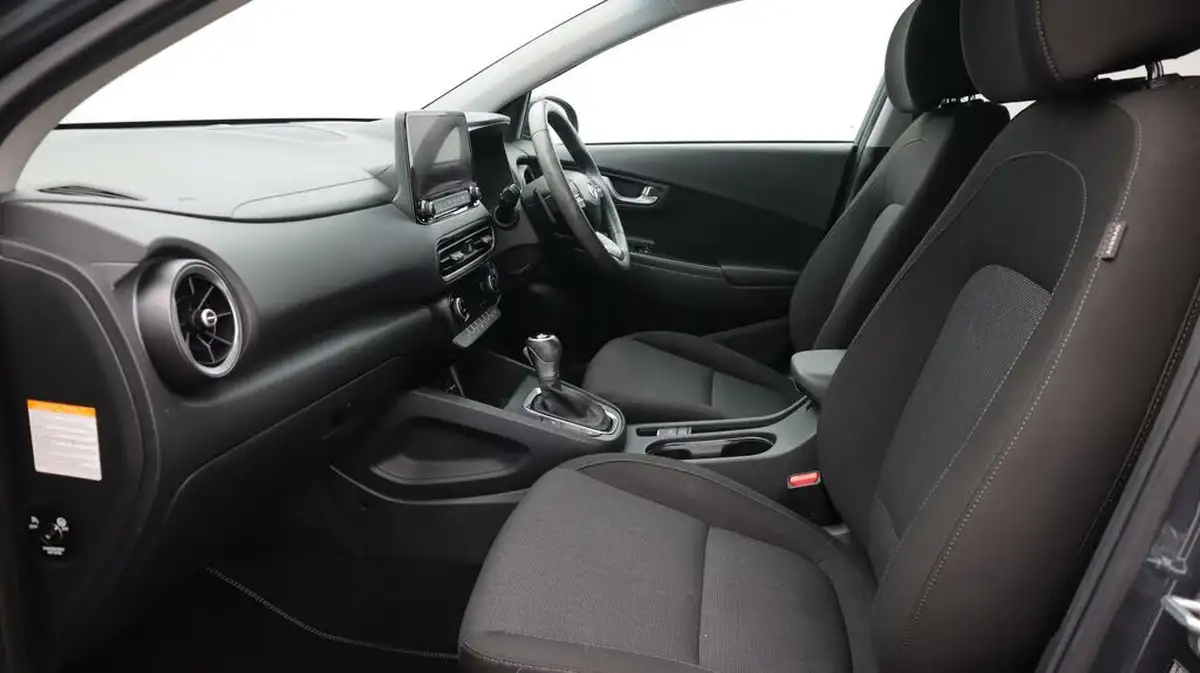 2022-hyundai-kona-16-gdi-premium-big-14