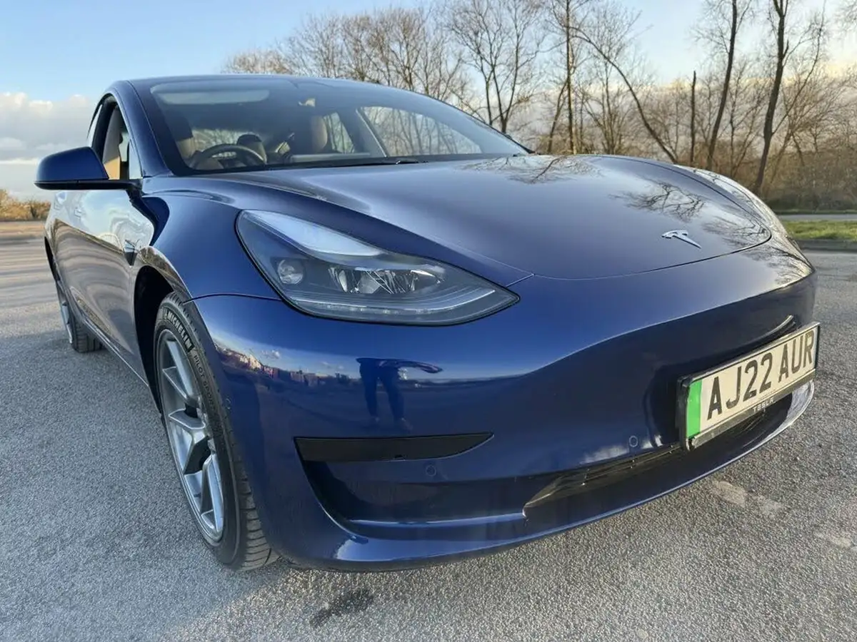 2022-tesla-model-3-e-rwd-big-32