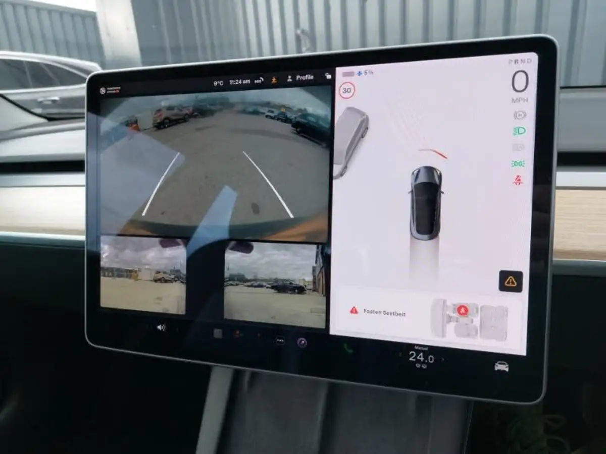 2020-tesla-model-3-e-long-range-big-10