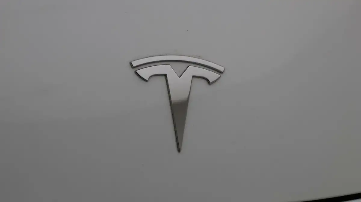 2022-tesla-model-y-e-long-range-big-23