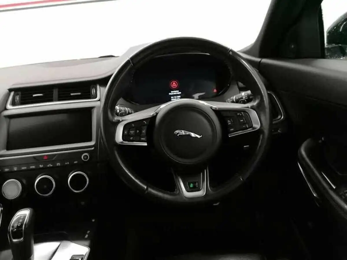 2020-jaguar-e-pace-20-i4d-chequered-flag-180ps-big-9