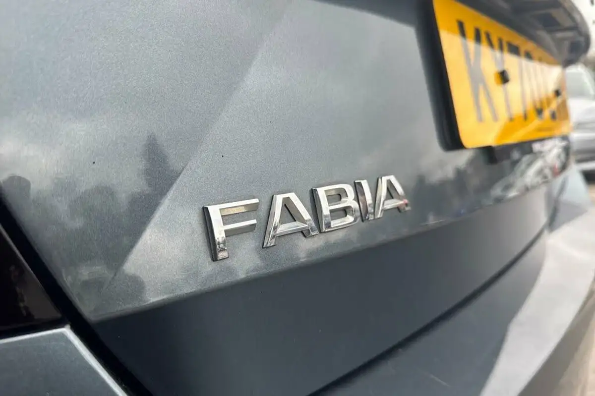2020-skoda-fabia-10-tsi-se-110ps-hatchback-big-31