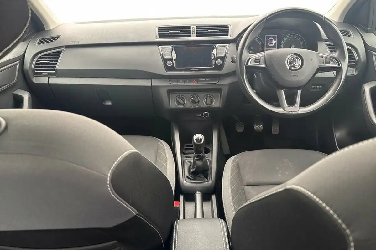 2020-skoda-fabia-10-tsi-se-110ps-hatchback-big-9