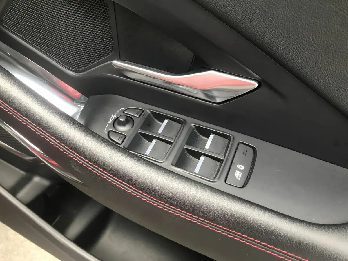 2018-jaguar-e-pace-20-i4d-first-edition-big-19