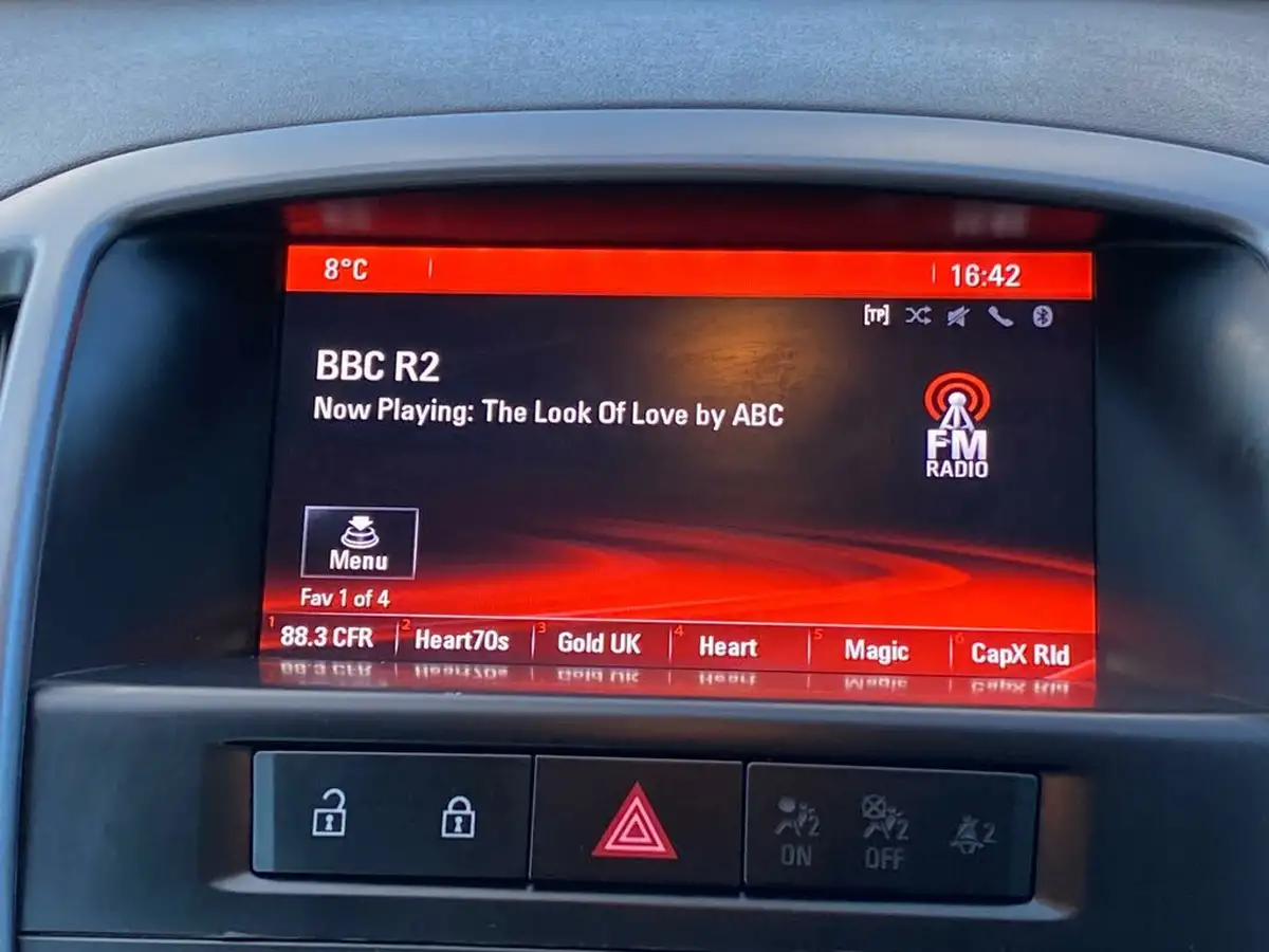 2015-vauxhall-astra-16cdti-tech-line-110ps-ecoflex-ss-hatchback-big-37