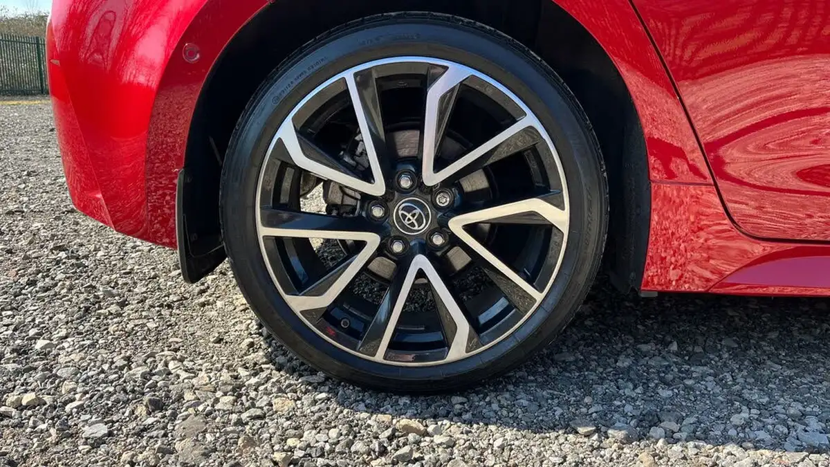 2019-toyota-corolla-20-vvt-i-excel-trk-hatchback-big-24