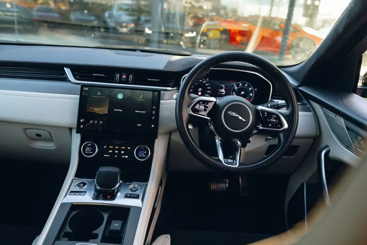 2021-jaguar-f-pace-50-v8-svr-big-26