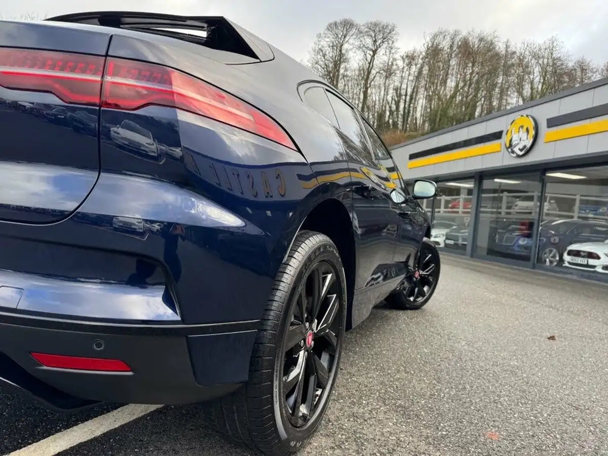 2023-jaguar-i-pace-ev400-black-big-32