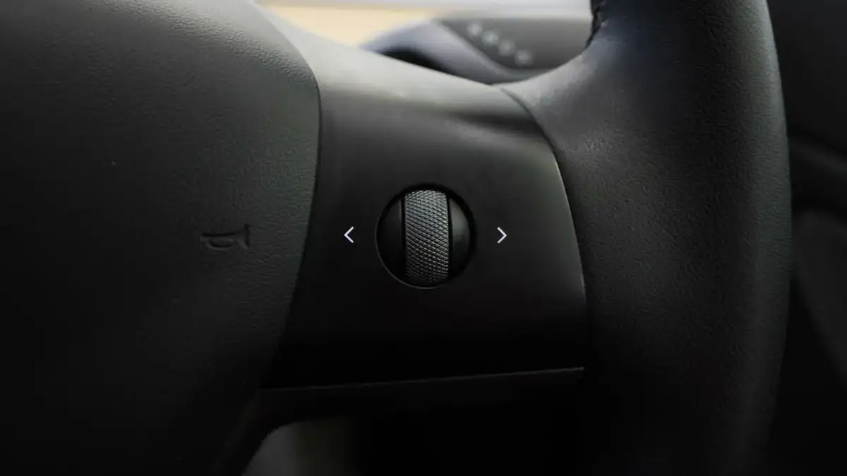 2020-tesla-model-3-e-long-range-big-23