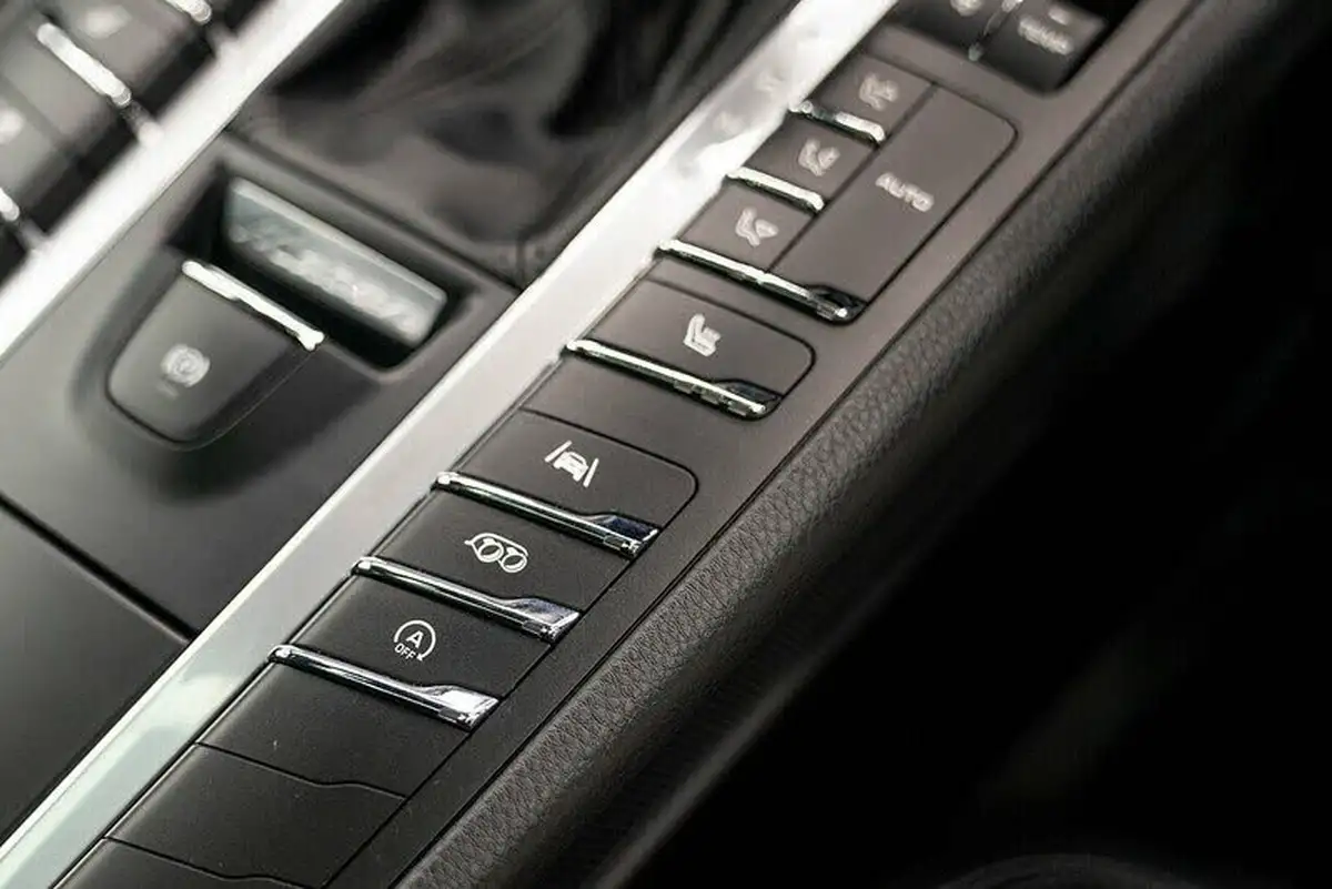 2020-porsche-macan-29-v6-gts-big-16