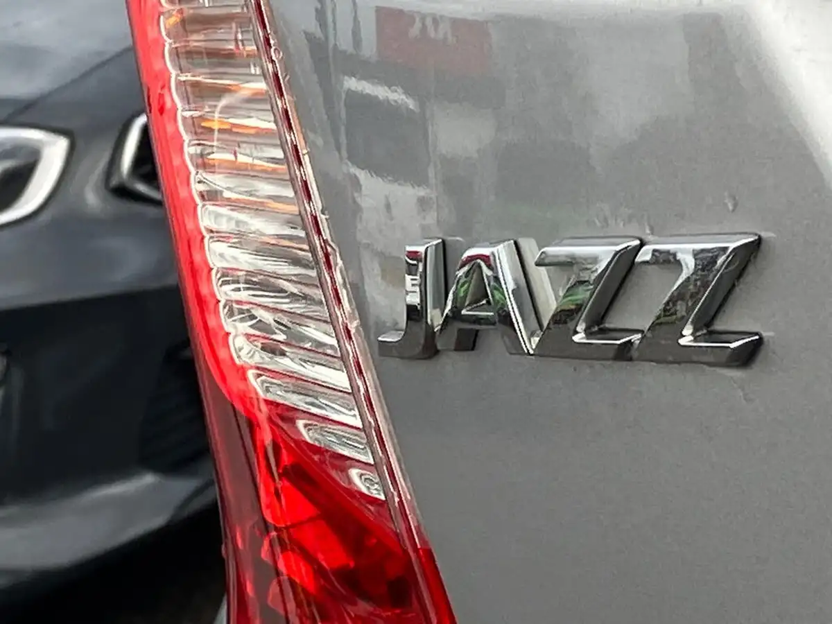 2019-honda-jazz-15-i-vtec-sport-cvt-big-40