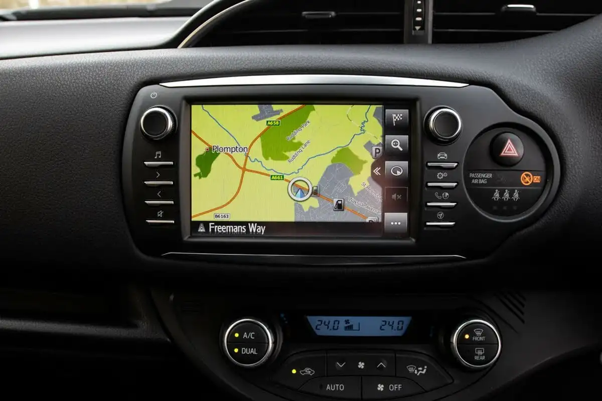 2019-toyota-yaris-15-vvt-i-gr-sport-big-27
