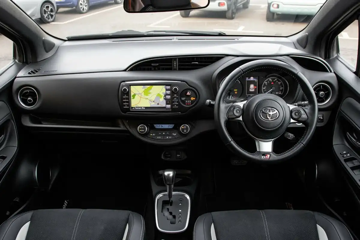 2019-toyota-yaris-15-vvt-i-gr-sport-big-3