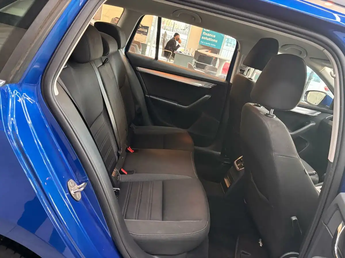 2019-skoda-octavia-16tdi-se-technology-estate-big-19