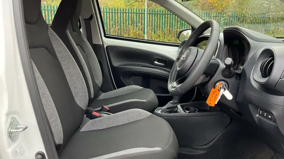 2023-toyota-aygo-x-10-vvt-i-pure-cvt-big-10