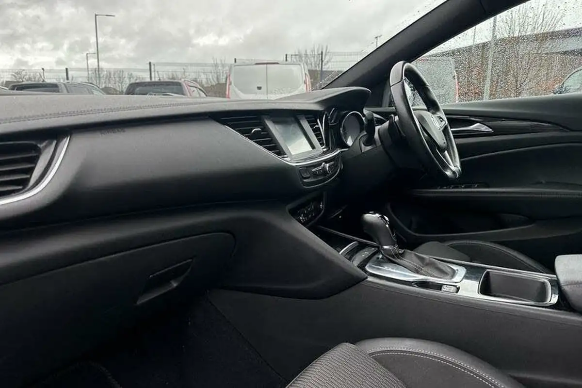 2019-vauxhall-insignia-grand-sport-15-turbo-sri-vx-line-nav-ss-auto-big-17