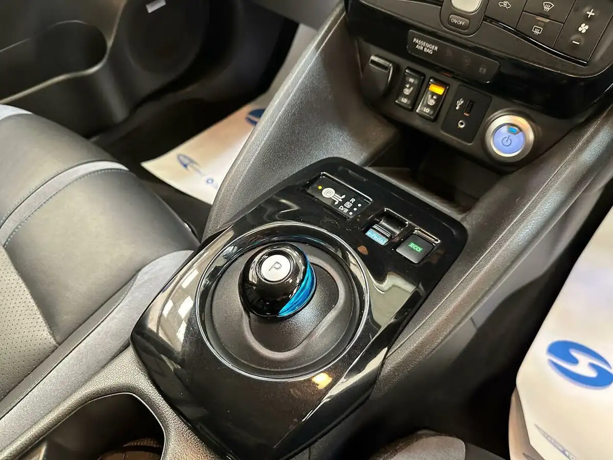 2018-nissan-leaf-e-tekna-110kw-big-11