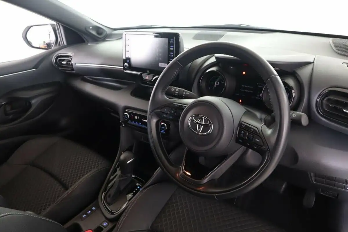 2022-toyota-yaris-15-vvt-i-dynamic-big-8