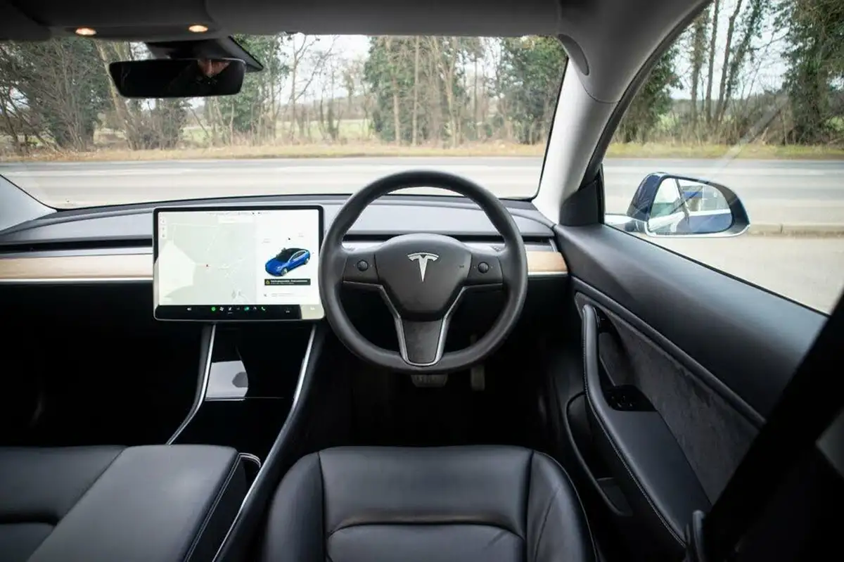 2020-tesla-model-3-e-long-range-big-9