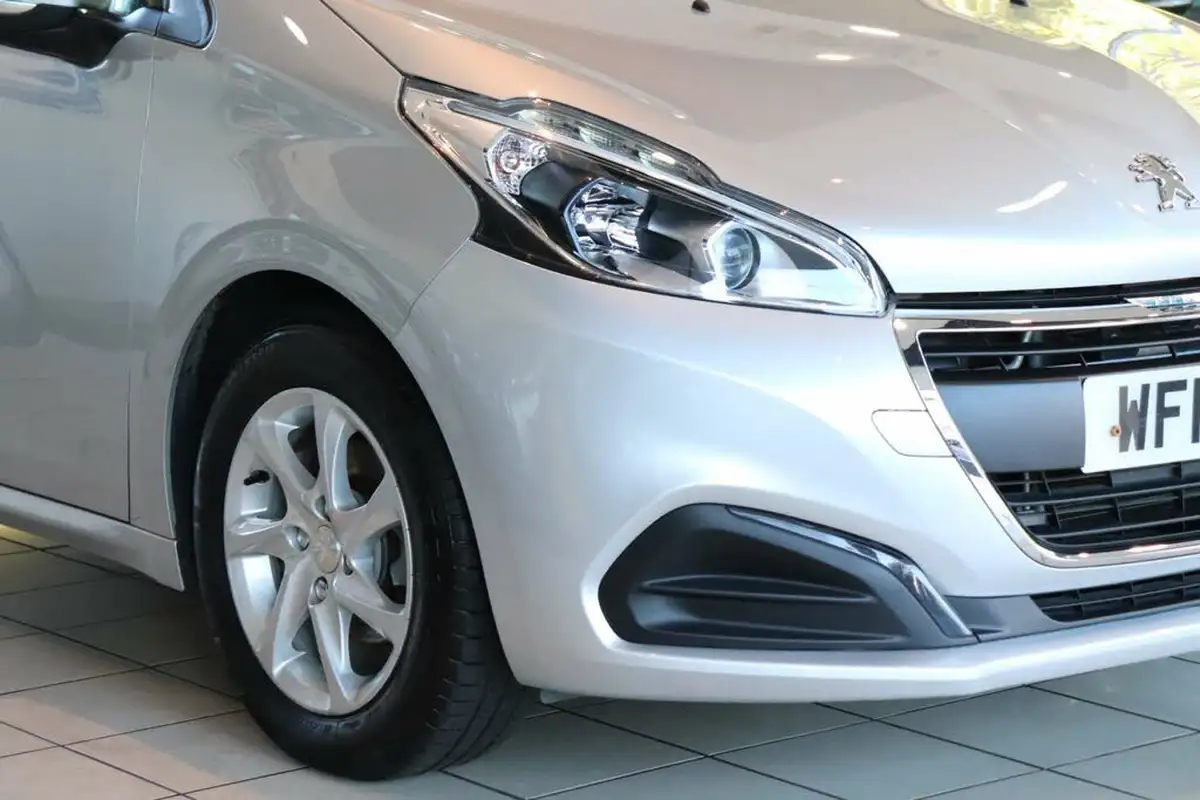 2017-peugeot-208-12-puretech-active-82bhp-ss-3d-etg5-big-56