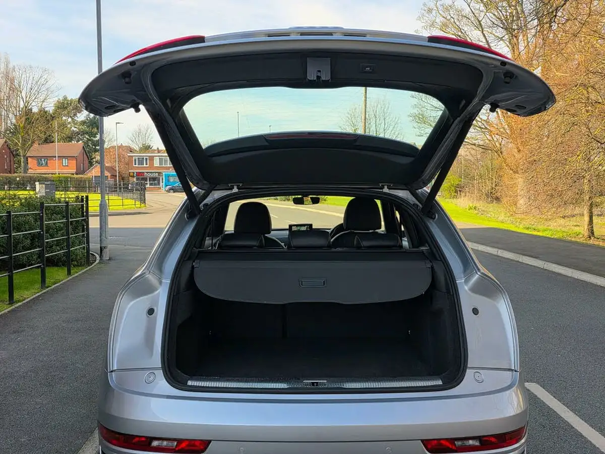 2018-audi-q3-20-tdi-s-line-edition-big-40