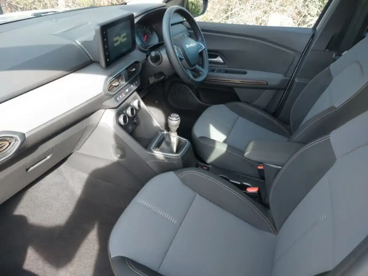 2024-dacia-sandero-stepway-10-tce-extreme-90bhp-big-4