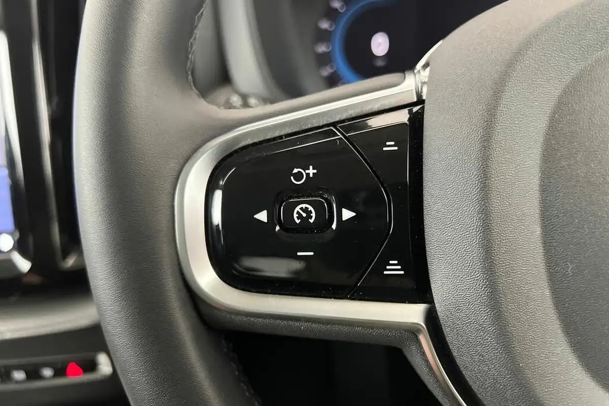 2024-volvo-xc60-20-b5-plus-big-10