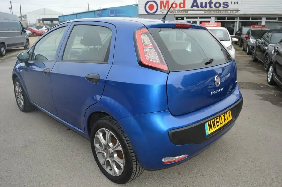 2011-fiat-punto-evo-12-active-5d-big-7
