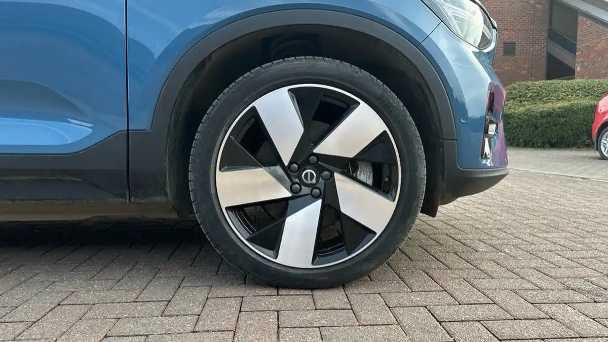 2022-volvo-c40-e-twin-recharge-pro-big-15