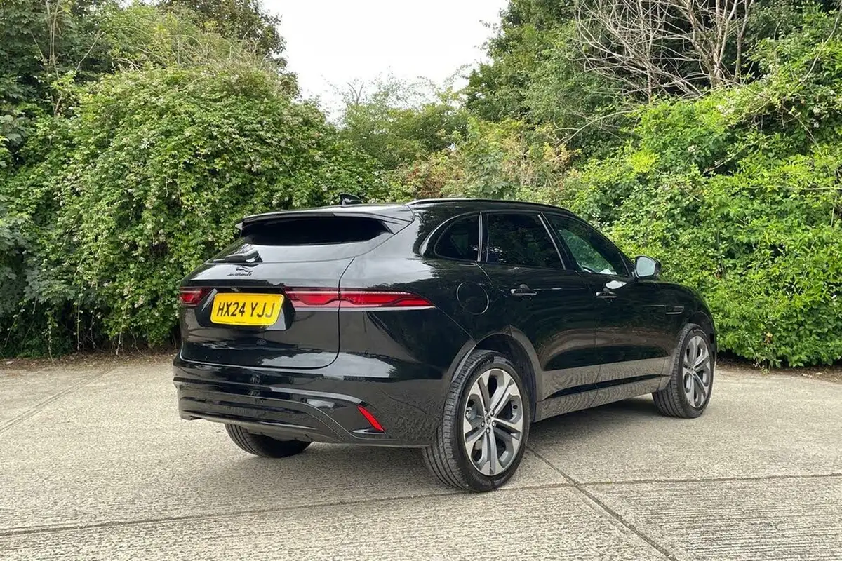 2024-jaguar-f-pace-20-d200-r-dynamic-hse-black-big-6