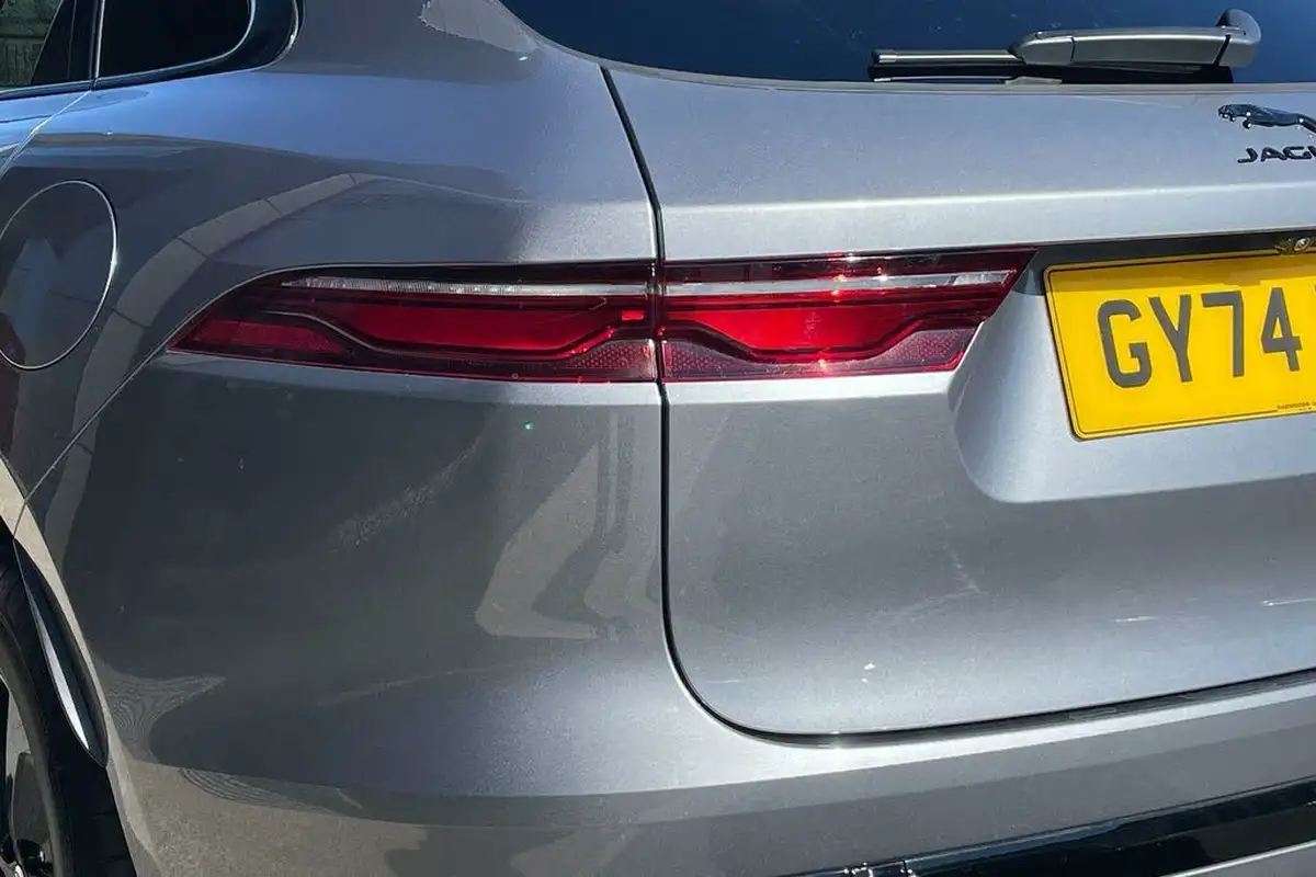 2024-jaguar-f-pace-20-p400e-r-dynamic-se-black-big-29