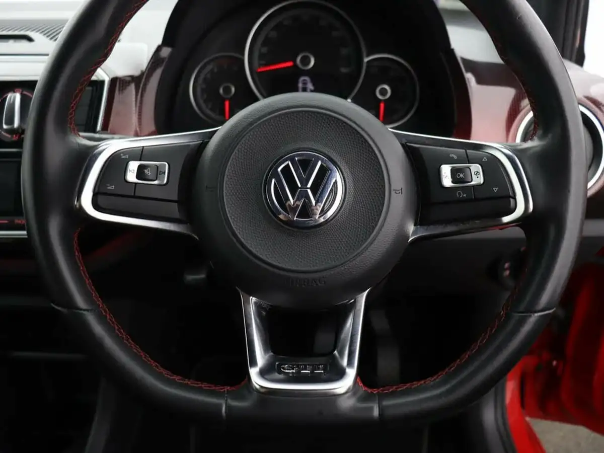 2018-volkswagen-up-10-gti-3d-big-33
