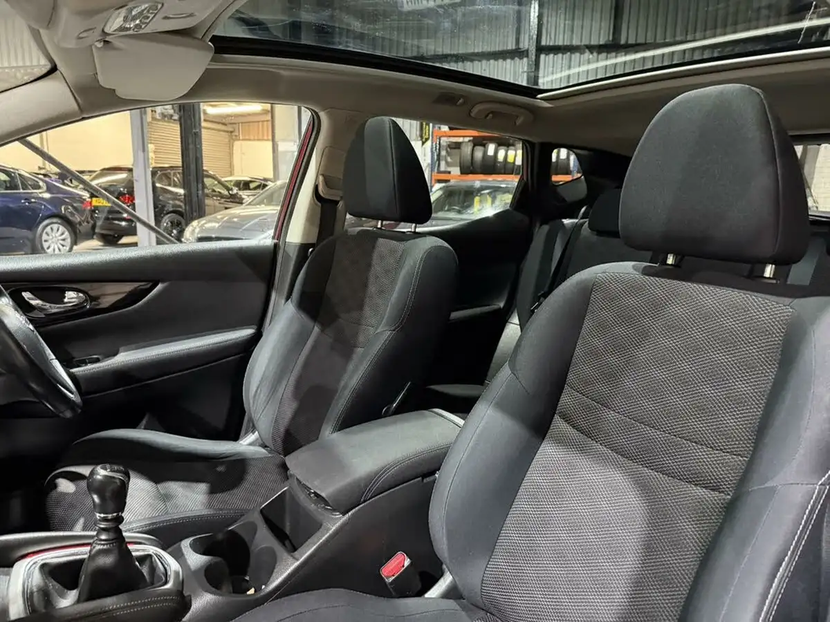 2014-nissan-qashqai-15dci-acenta-premium-big-9