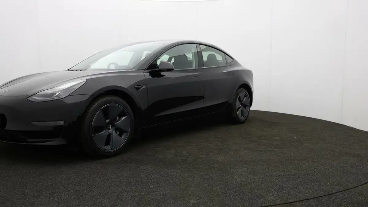 2022-tesla-model-3-e-long-range-big-2