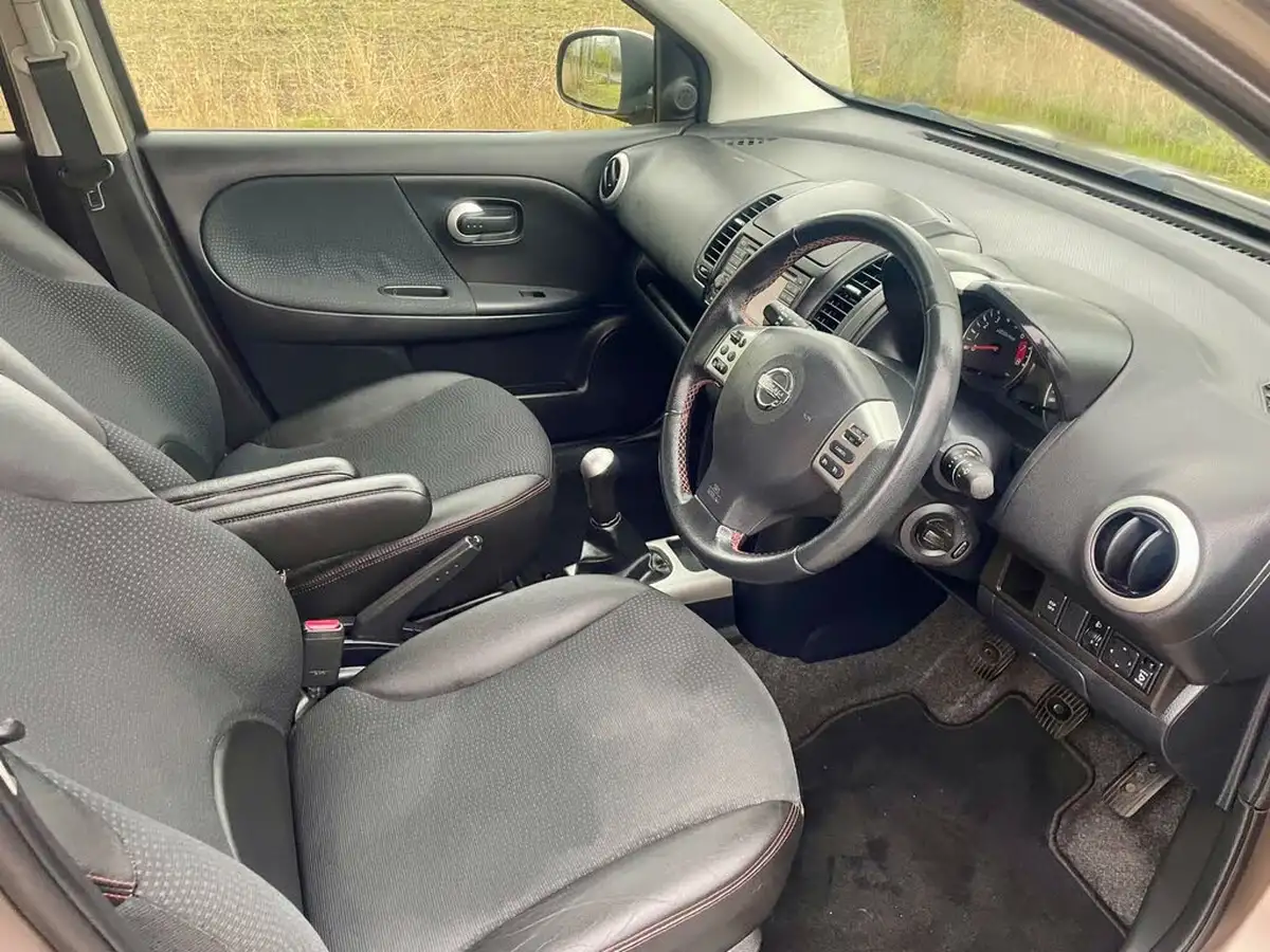 2011-nissan-note-16-tekna-big-27