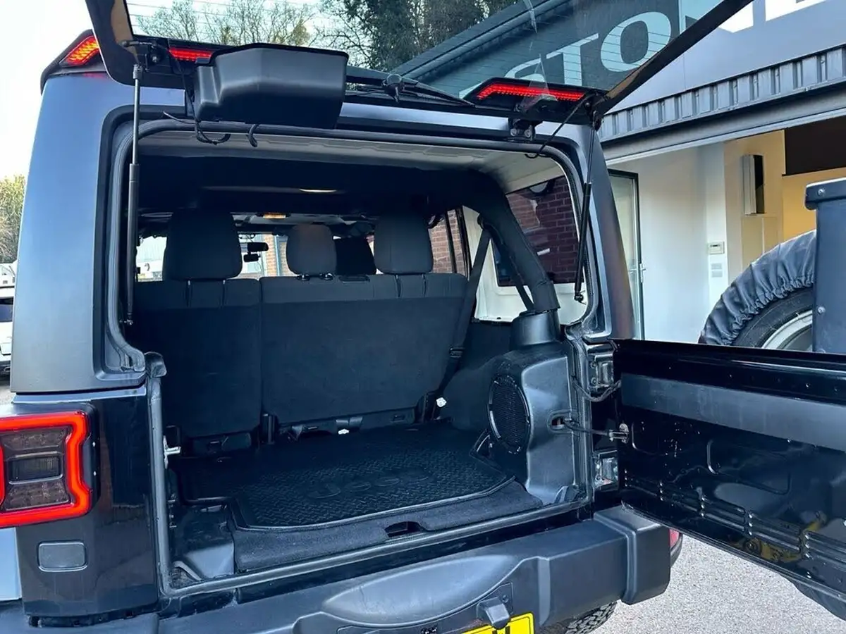 2012-jeep-wrangler-28crd-sahara-5d-auto-big-30