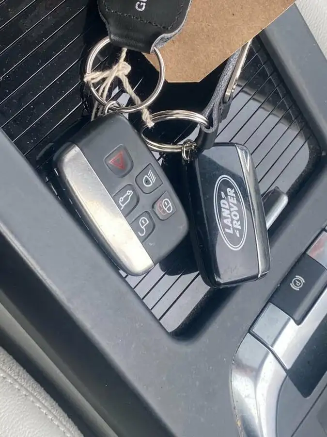 2018-land-rover-discovery-sport-20td4-hse-black-big-53