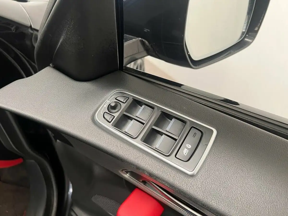2019-jaguar-f-pace-50-v8-sc-svr-ss-big-34