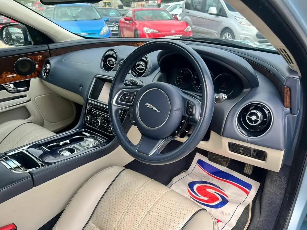 2011-jaguar-xj-series-30td-xj-portfolio-swb-big-34