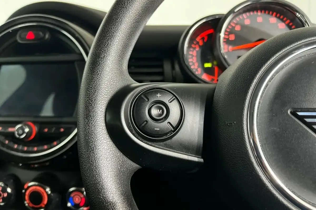 2020-mini-countryman-15-cooper-classic-big-19
