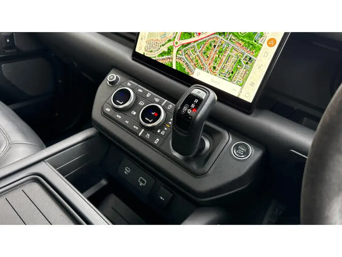 2022-land-rover-110-defender-50-p525-v8-big-12