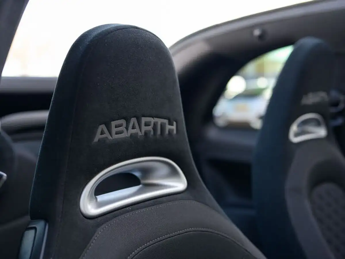 2022-abarth-595c-big-19