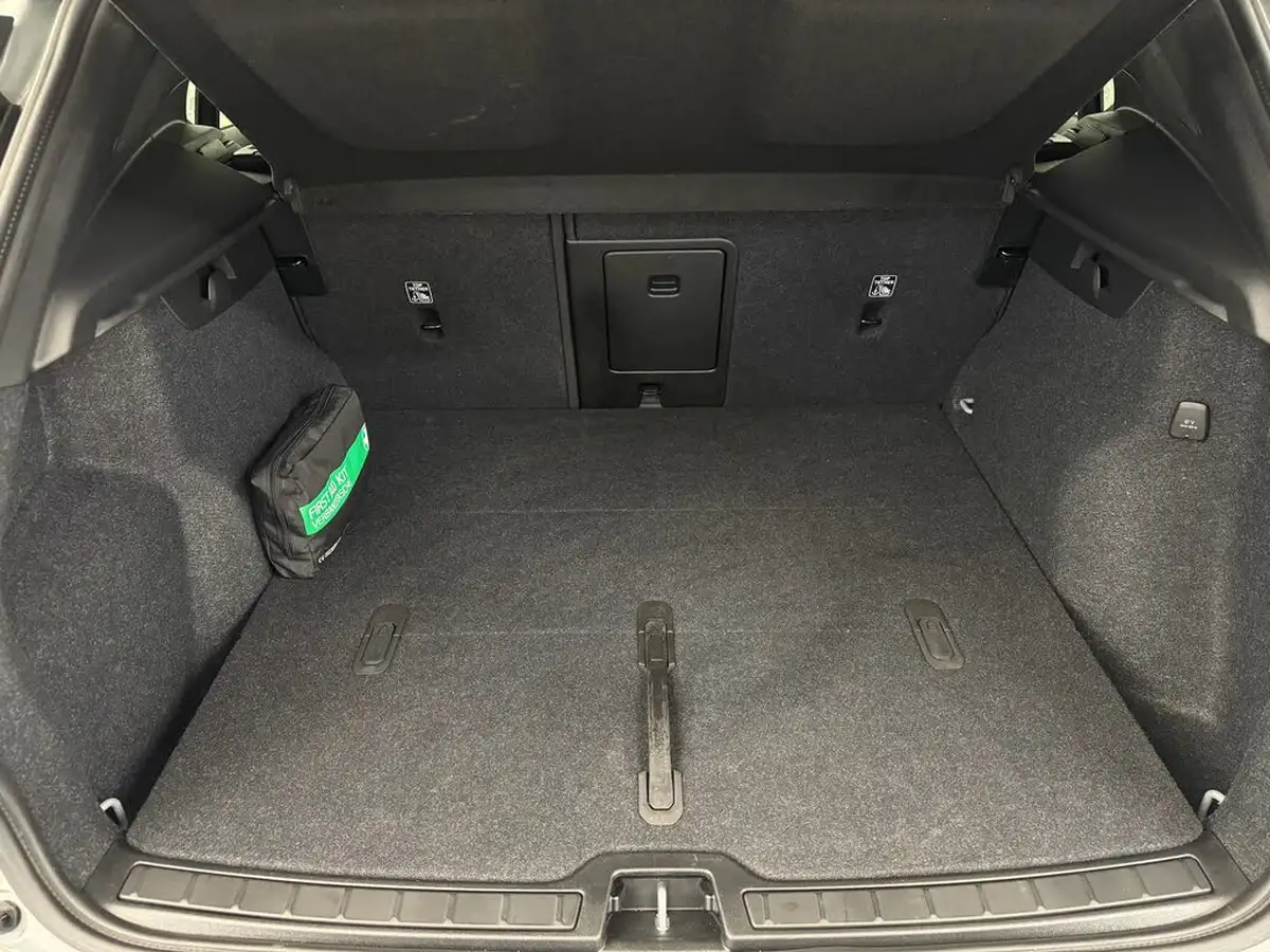2024-volvo-xc40-20-b3-ultimate-big-8