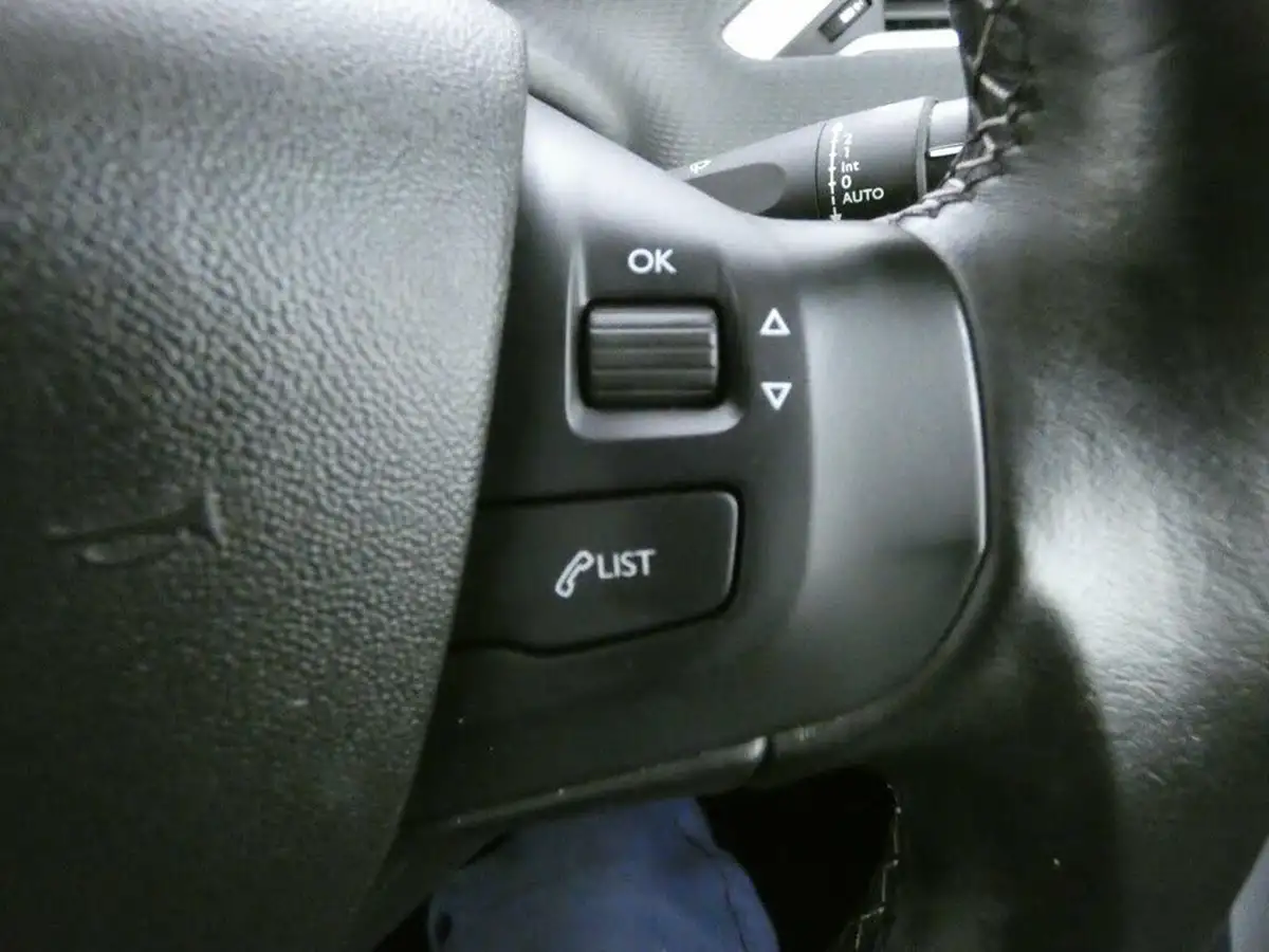 2019-peugeot-2008-suv-12-puretech-allure-premium-130bhp-big-14