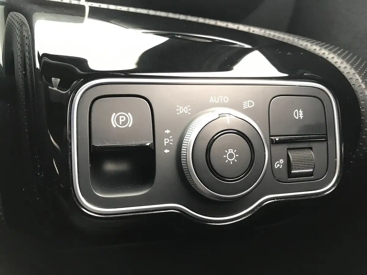 2021-mercedes-benz-a-class-13-a180-amg-line-executive-hatchback-5d-7g-dct-big-23