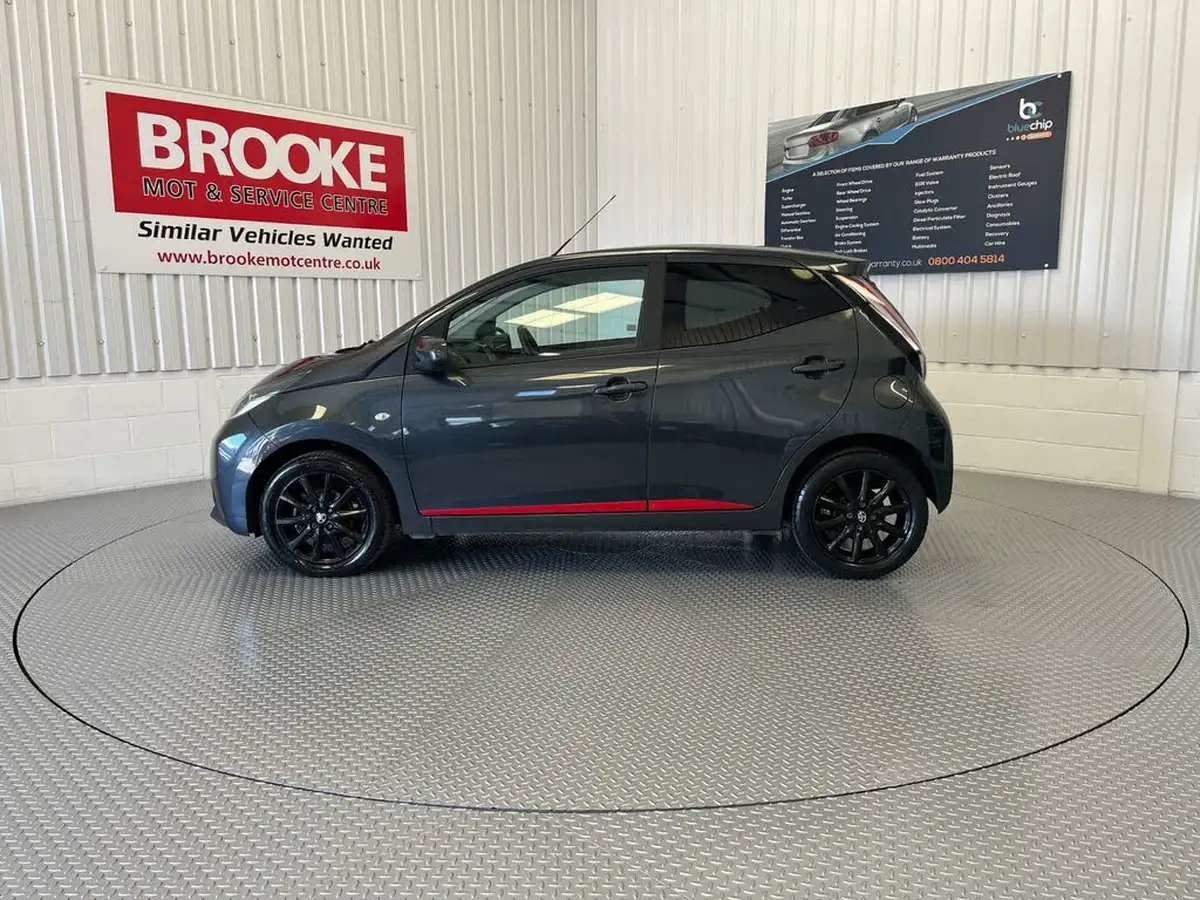 2017-toyota-aygo-10-vvt-i-x-press-71bhp-big-7