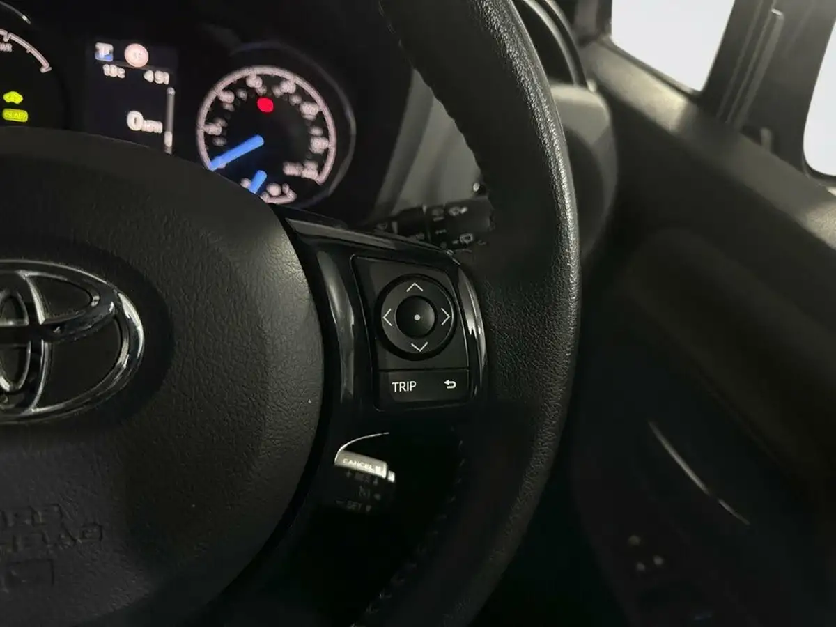 2020-toyota-yaris-15-vvt-i-icon-98bhp-hybrid-1497cc-e-cvt-big-16